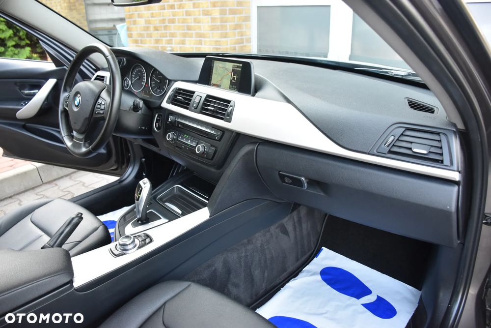 BMW Seria 3 ver-318d-luxury-line - 11