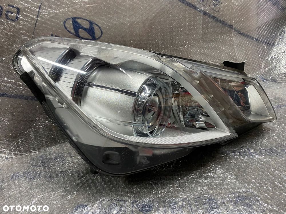 LAMPA PRAWA XENON MERCEDES E KLASA A2078200259 - 2