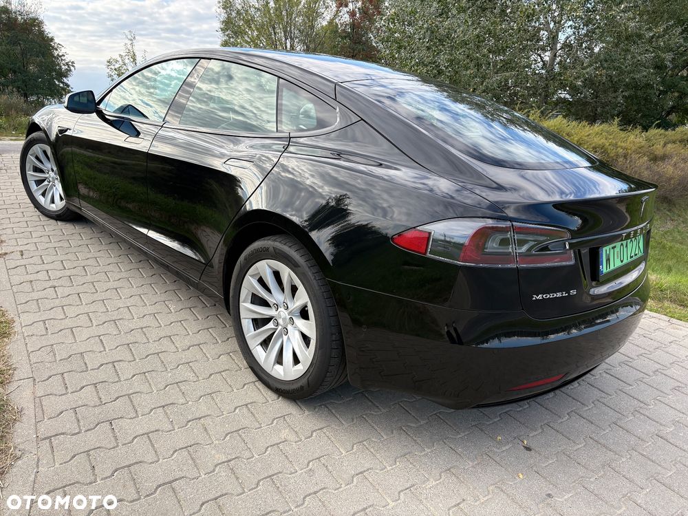 Tesla Model S - 8