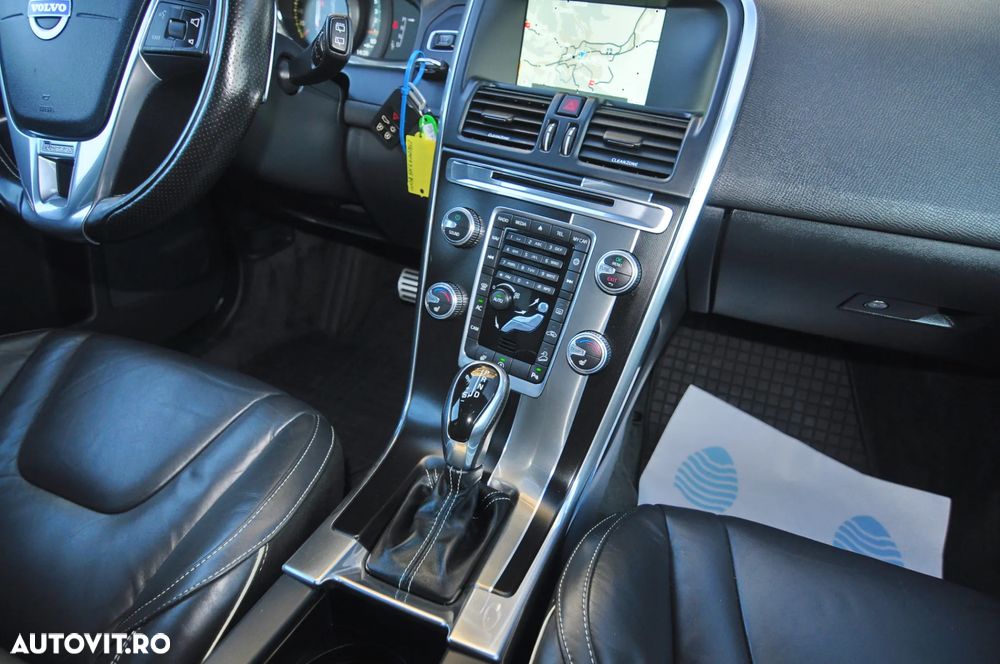 Volvo XC 60 D5 AWD Geartronic Momentum - 21