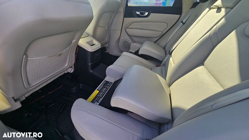 Volvo XC 60 Recharge T8 AWD AT Ultimate Dark - 11