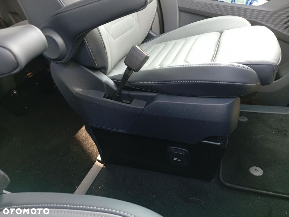 Volkswagen Caravelle - 12
