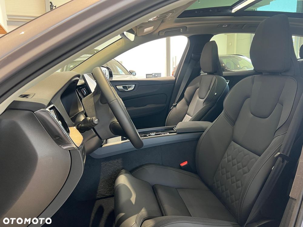 Volvo XC 60 B5 B AWD Plus Bright - 16