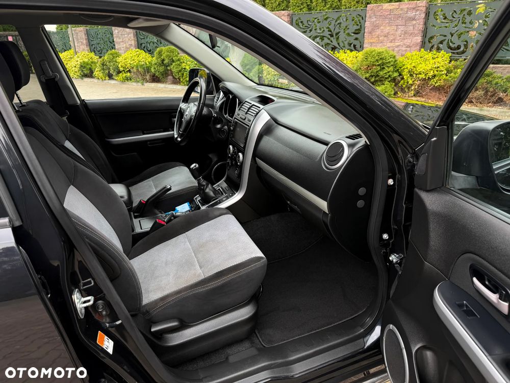 Suzuki Grand Vitara 2.0 Comfort + - 9