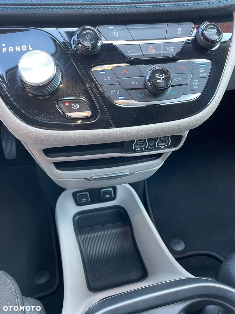 Chrysler Pacifica - 29