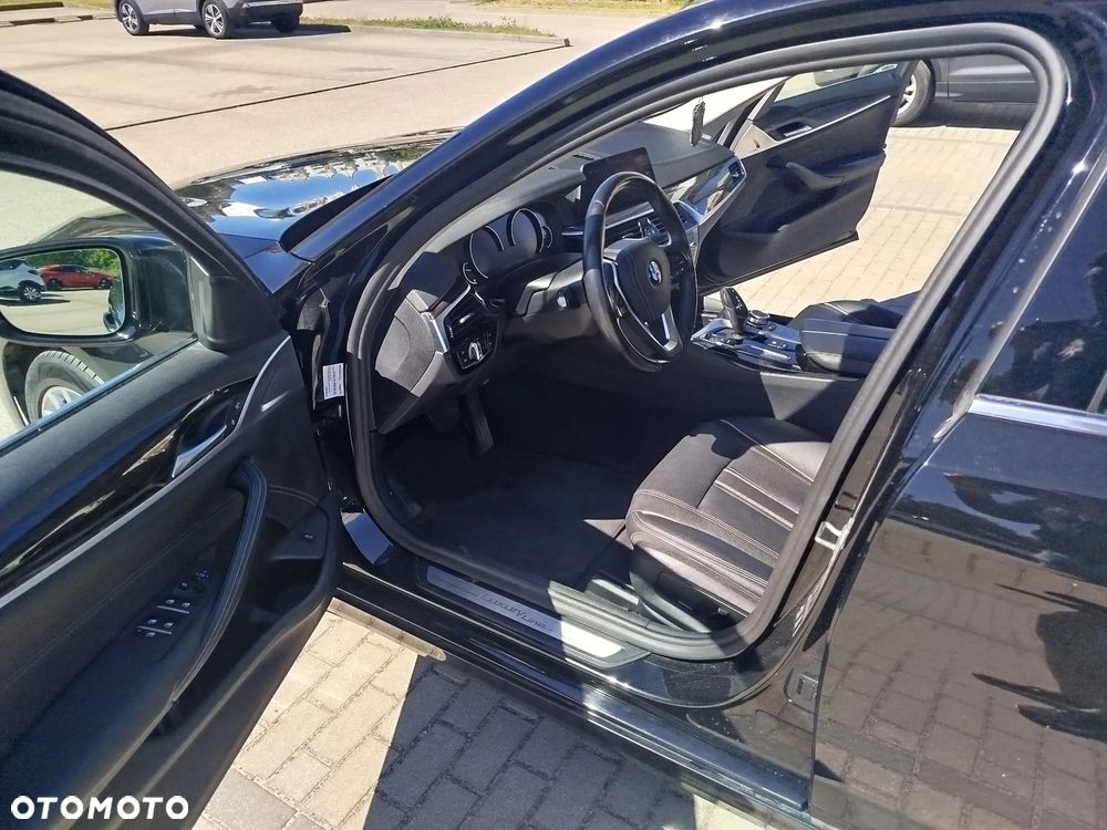 BMW Seria 5 518d Luxury Line - 28