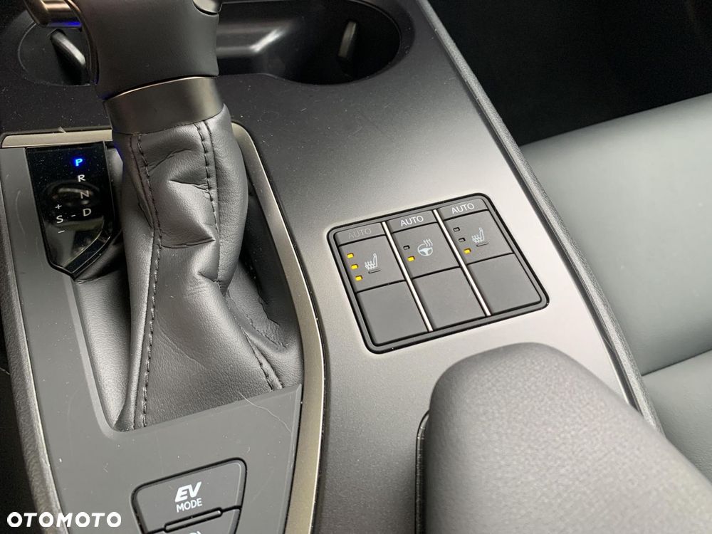 Lexus UX - 17