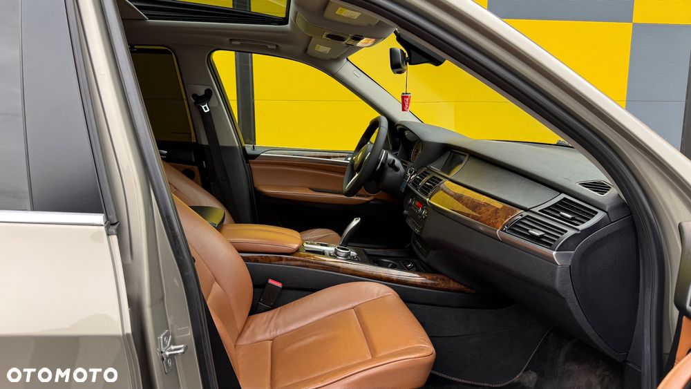 BMW X5 4.8i xDrive - 14