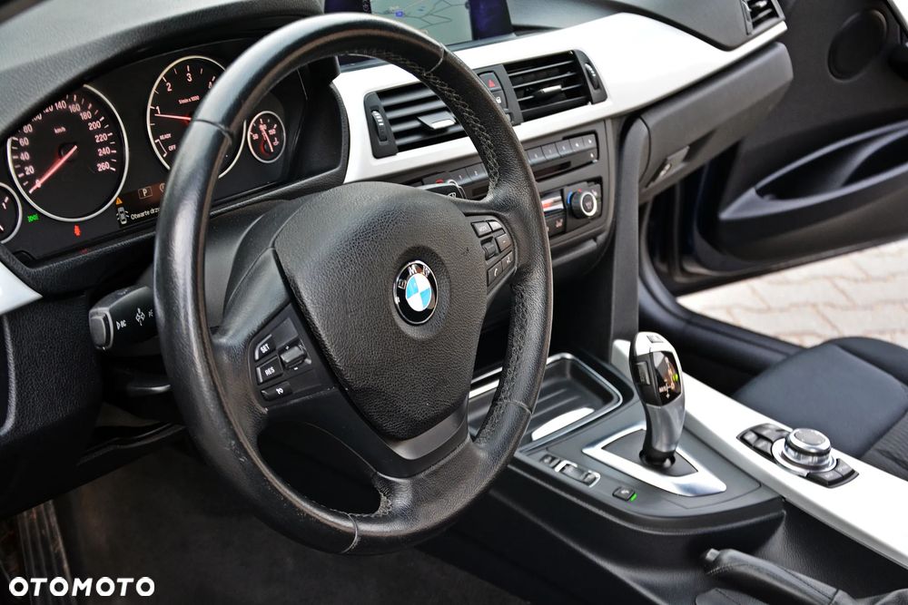 BMW Seria 3 320d Sport-Aut - 28