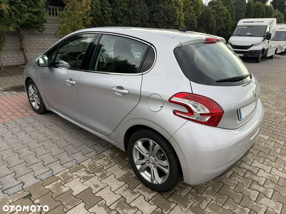 Peugeot 208 - 4