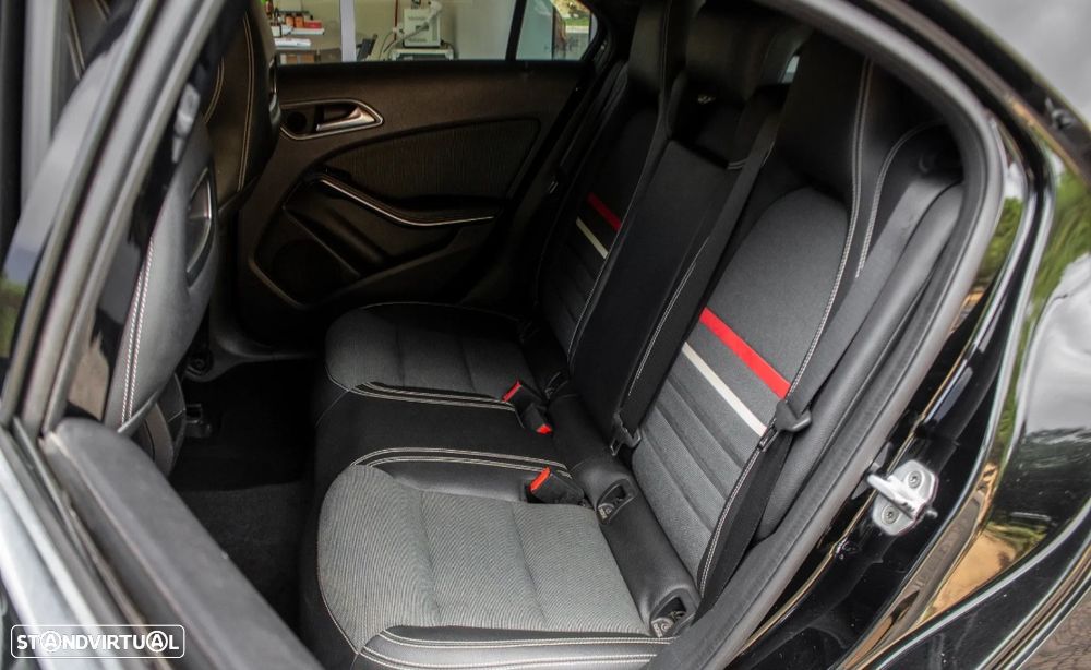 Mercedes-Benz A 180 d AMG Line - 25