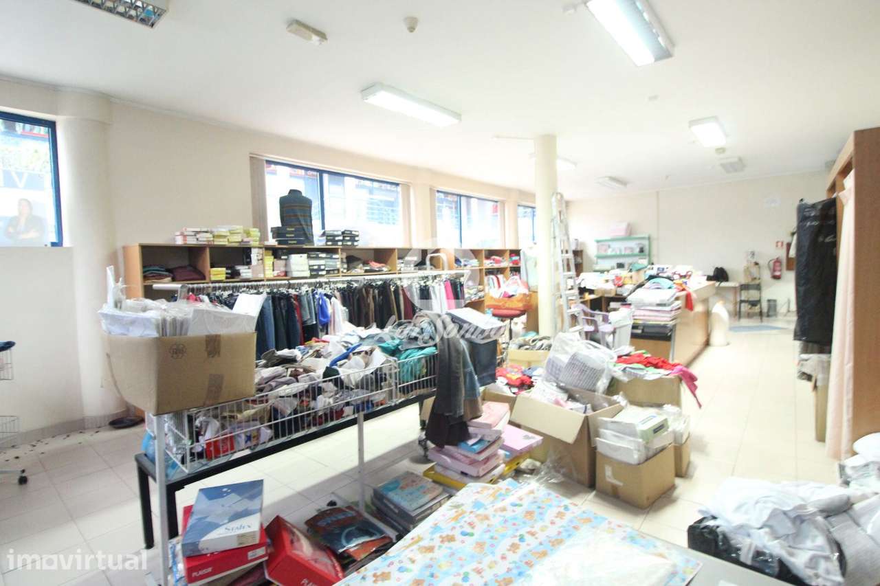 Loja com 80m2 para venda, no centro de São Pedro da Cova, Gondomar - Grande imagem: 2/5