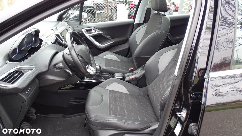 Peugeot 2008 1.2 Pure Tech Allure S&S - 8