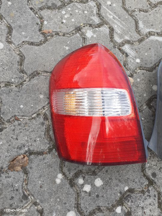 Farol traseiro lado condutor mazda 323 f - 2