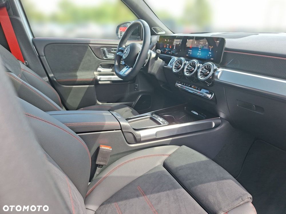 Mercedes-Benz GLB - 13
