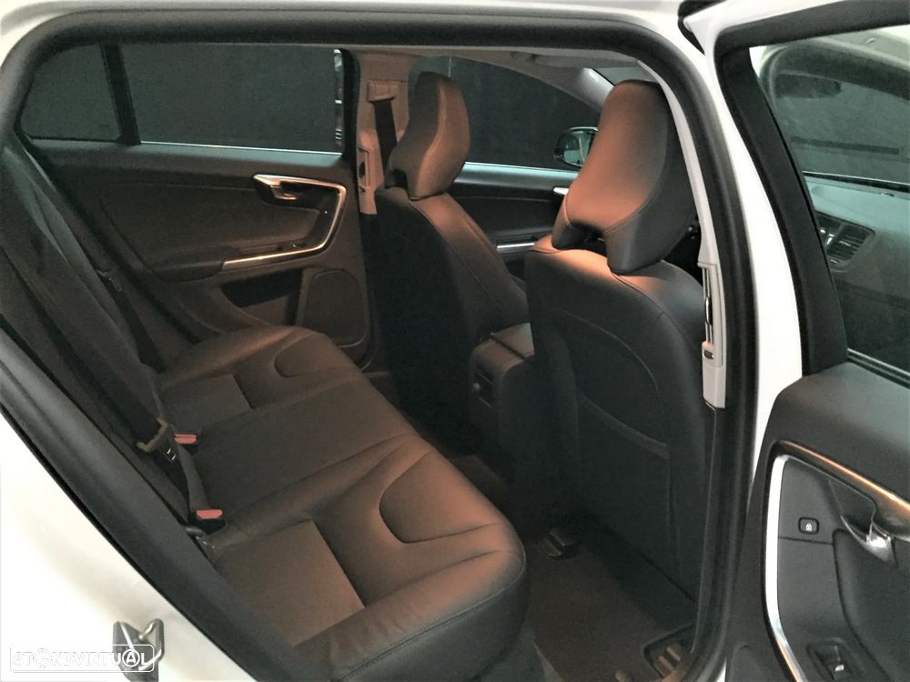 Volvo V60 D6 Plug-In-Hybrid AWD Geartronic Momentum - 10