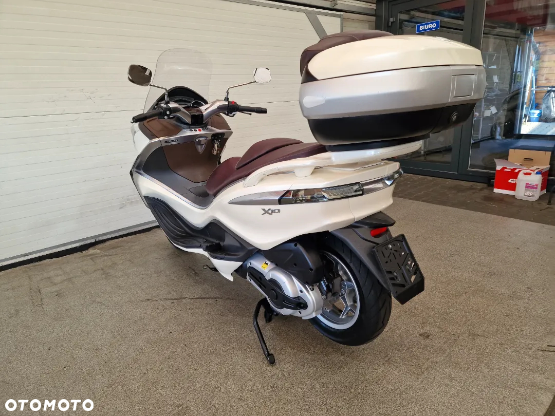 Piaggio X10 - 24
