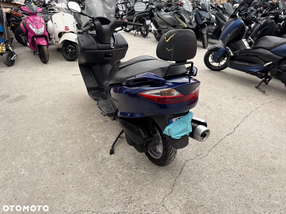 Suzuki Burgman - 7