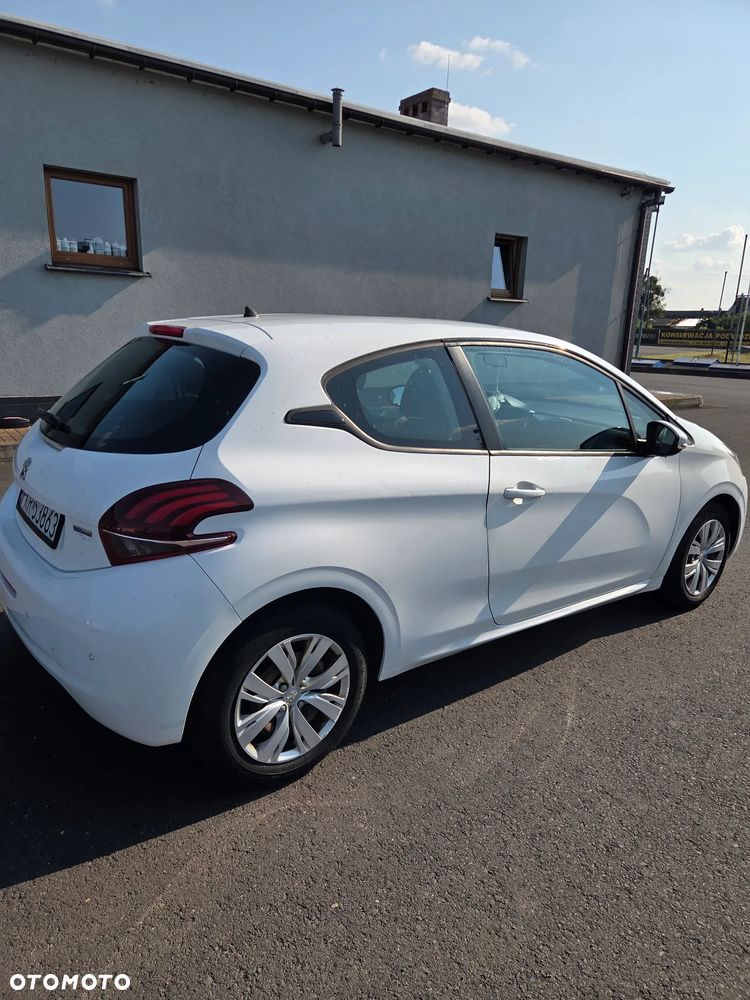 Peugeot 208 - 4