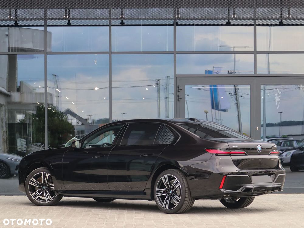 BMW Seria 7 750e PHEV xDrive M Sport sport - 7
