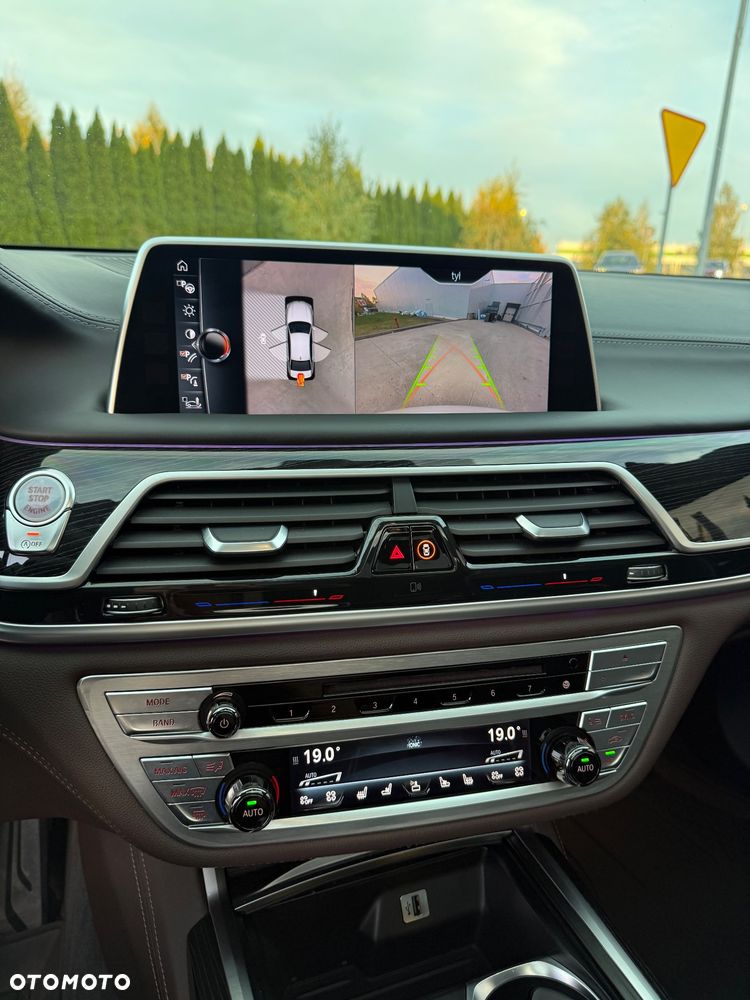 BMW Seria 7 750Li xDrive Edition Exclusive - 24
