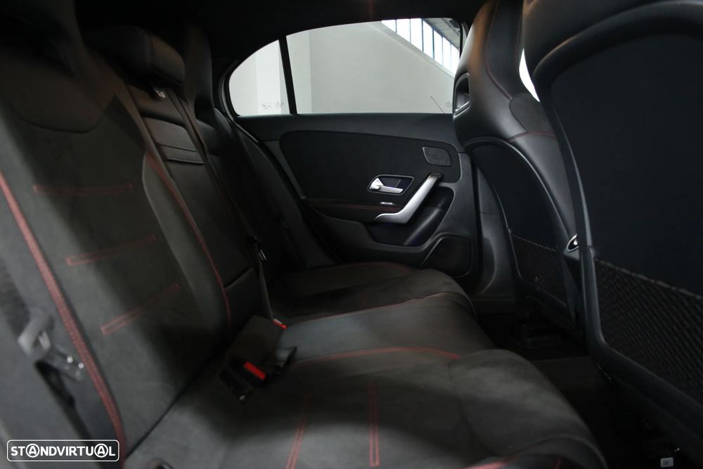 Mercedes-Benz A 180 d AMG Line Aut. — fotografia 22