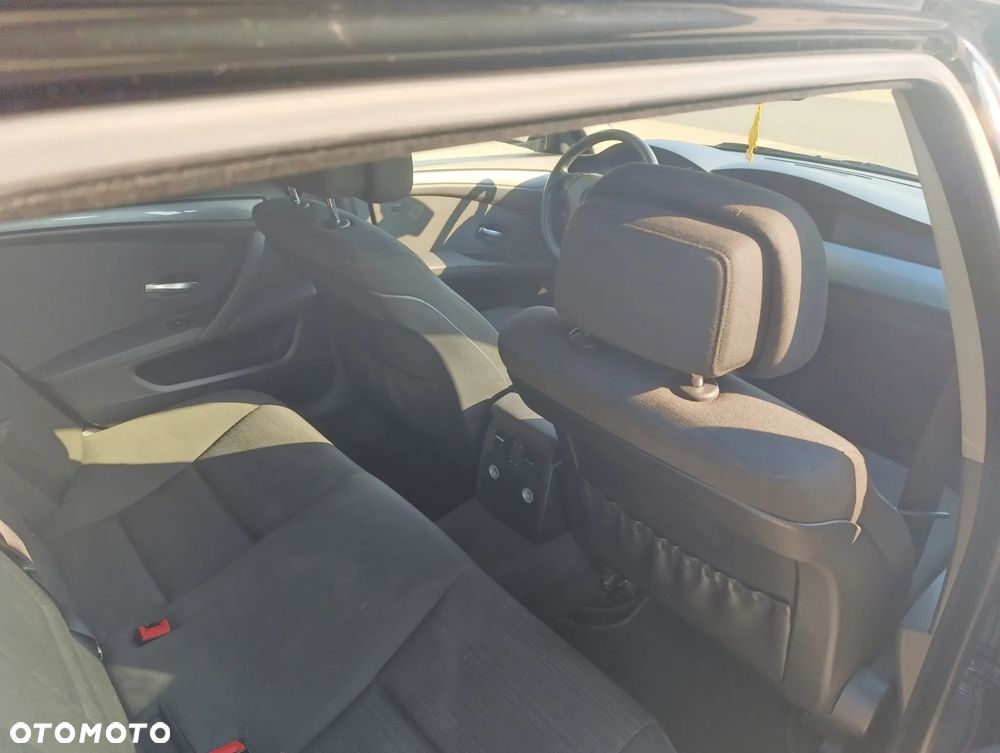 BMW Seria 5 525d - 8