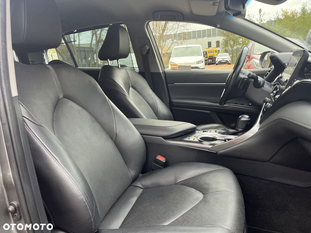 Toyota Camry 2.5 Hybrid Executive CVT - 27