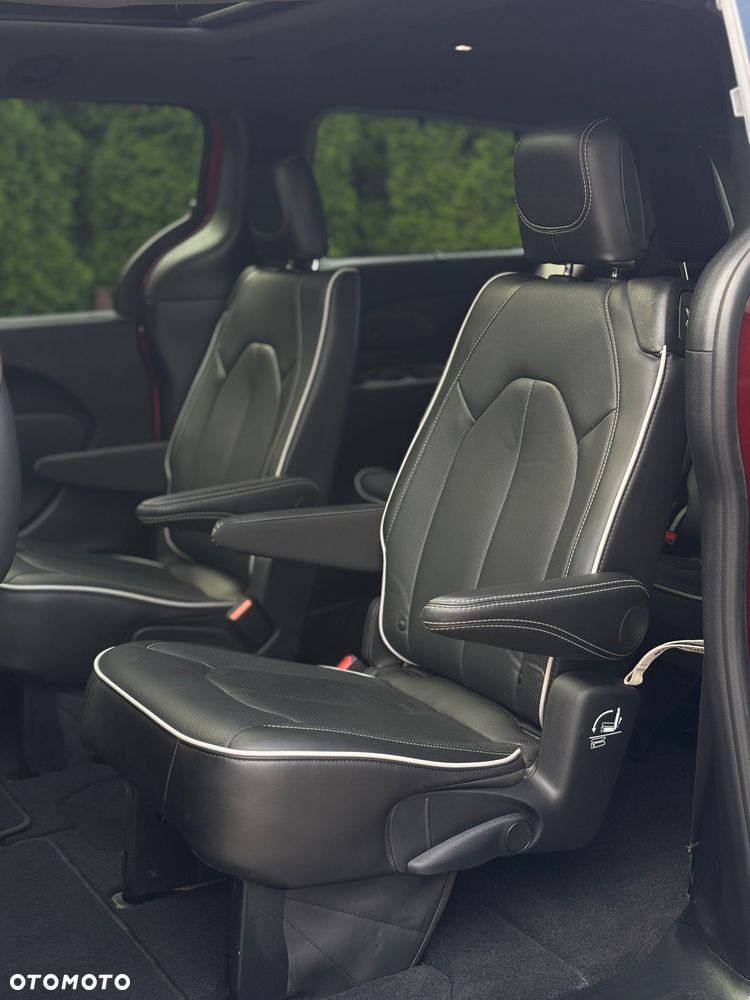 Chrysler Pacifica - 26