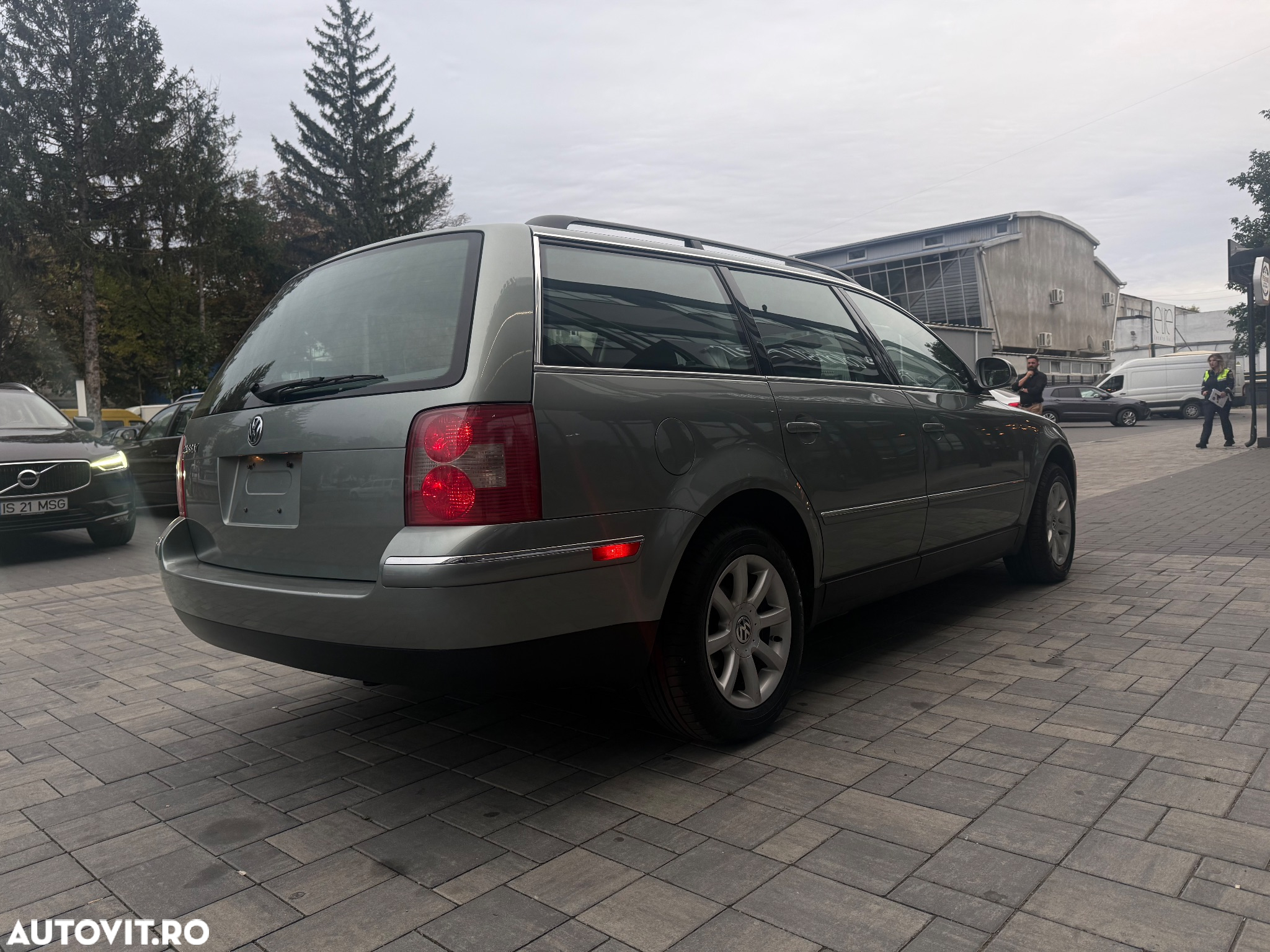 Volkswagen Passat - 10