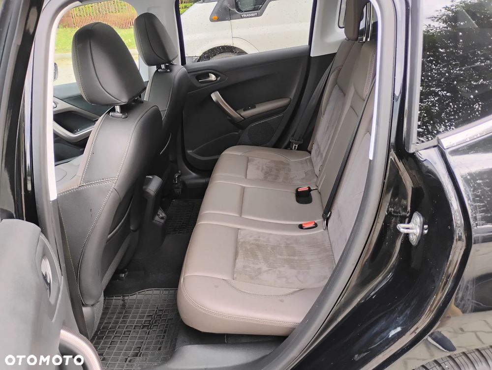 Peugeot 2008 1.6 e-HDi Allure S&S - 11