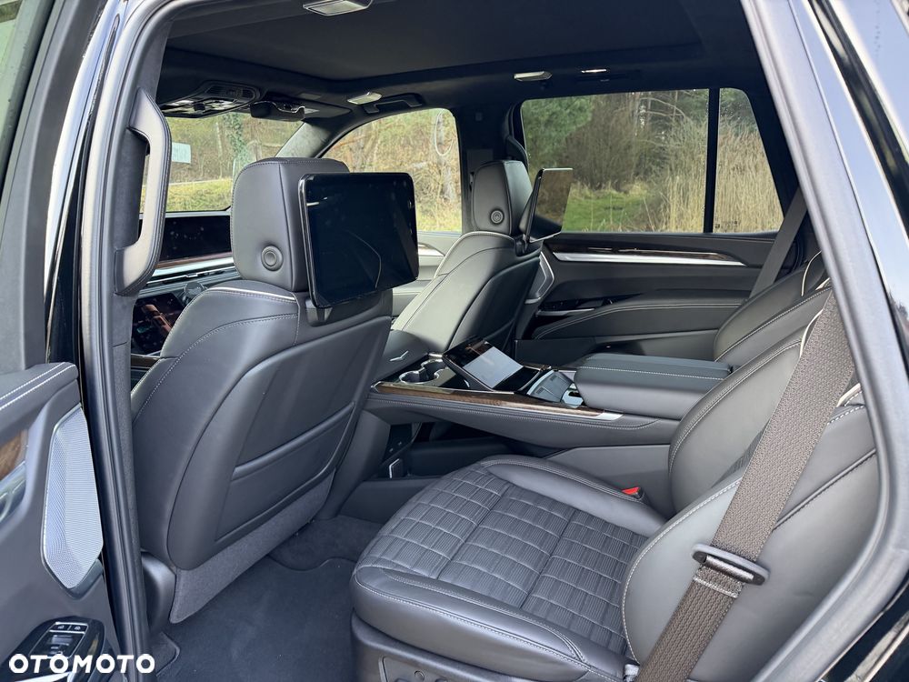 Cadillac Escalade - 3