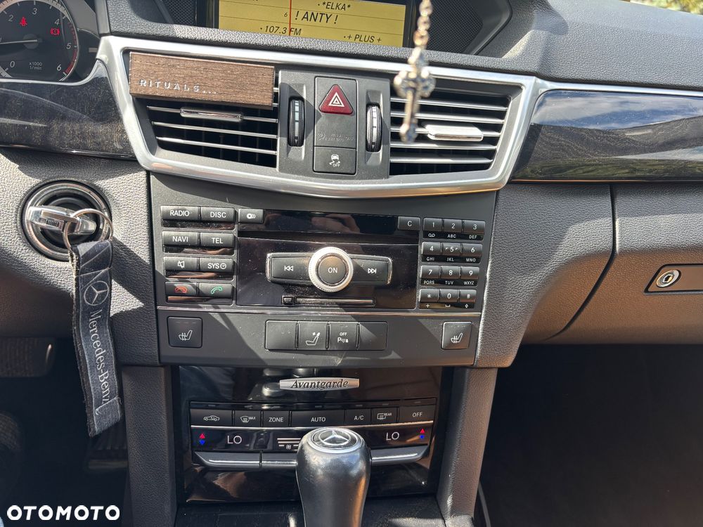 Mercedes-Benz Klasa E 250 T CDI DPF BlueEFFICIENCY Automatik Avantgarde - 18