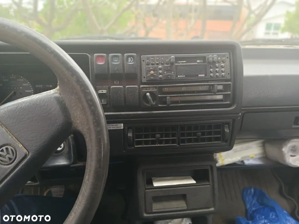 Volkswagen Golf - 1