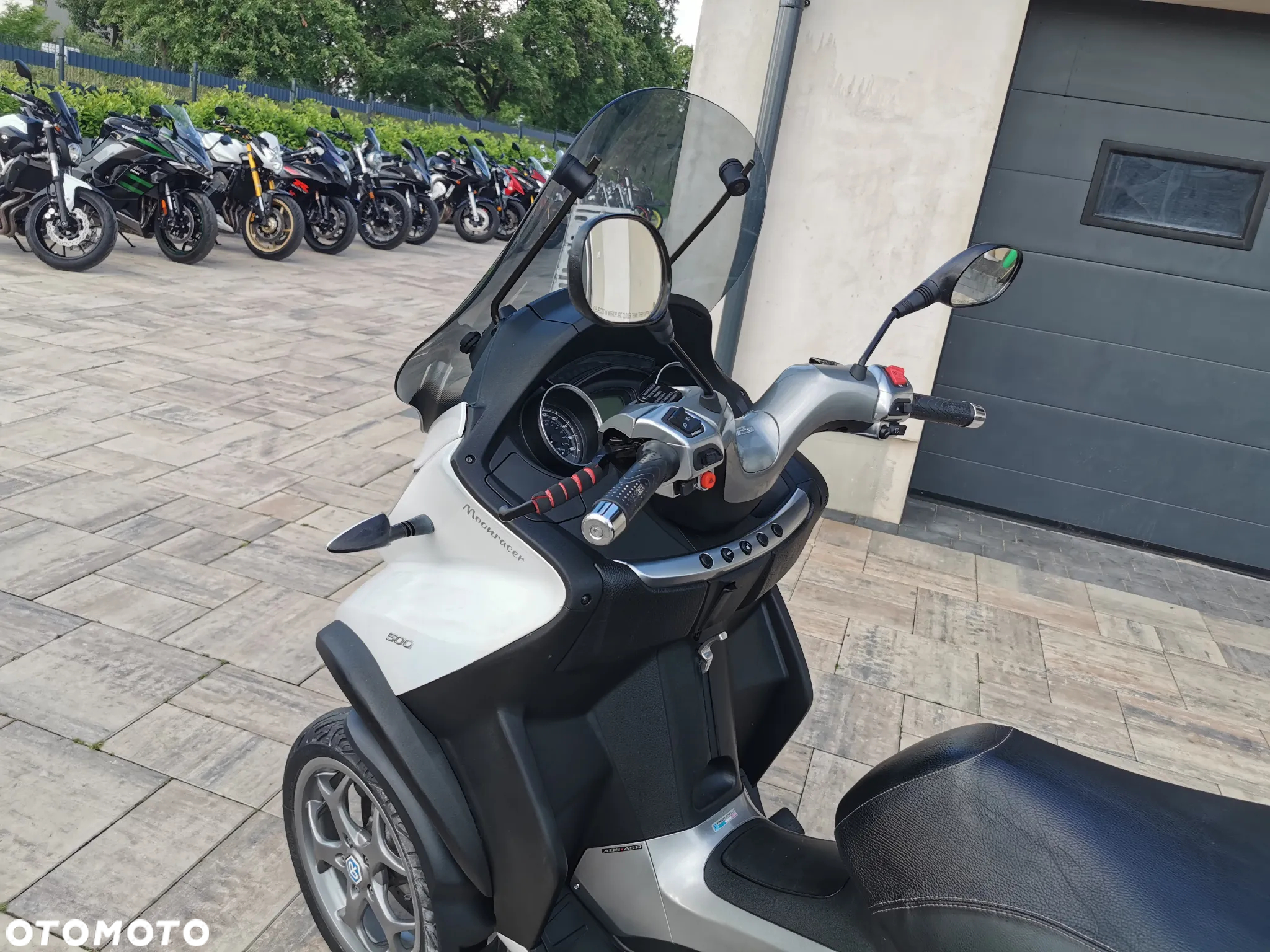 Piaggio MP-3 - 11