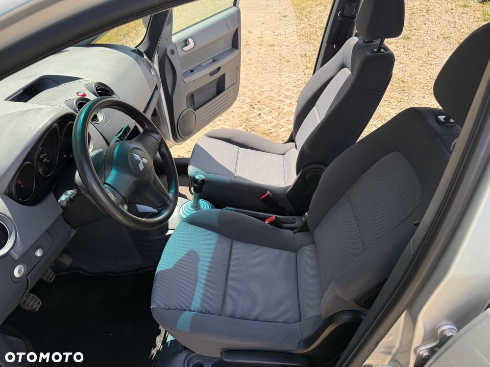 Mitsubishi Colt 1.1 - 12