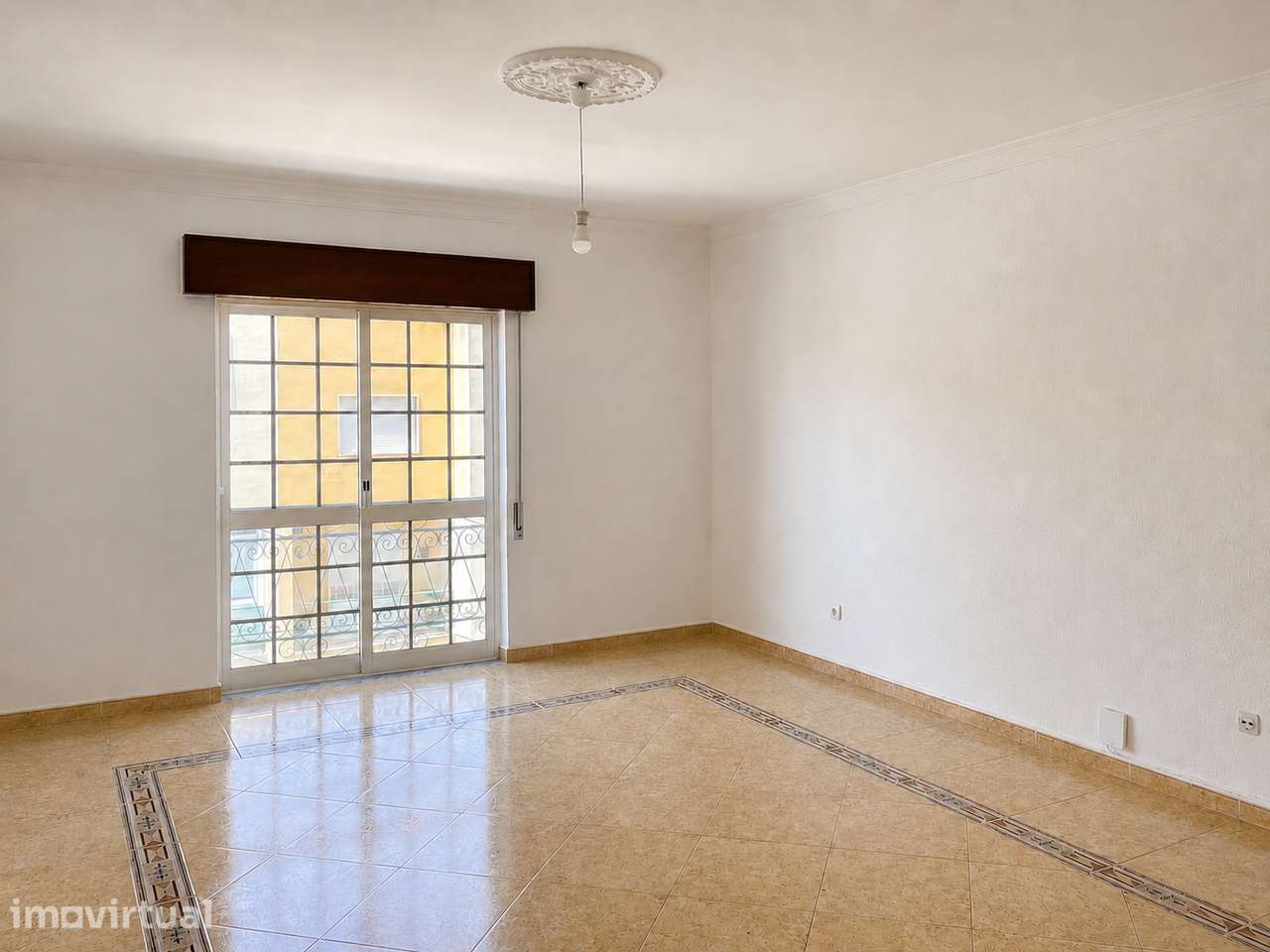 T2 no centro da Quinta do Conde com 2 varandas e arrecadação - Grande imagem: 3/21