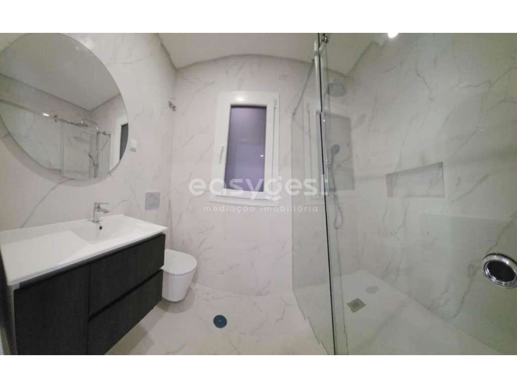 Moradia T3+1 magnífica espaçosa com piscina privativa em Amora - Grande imagem: 2/18