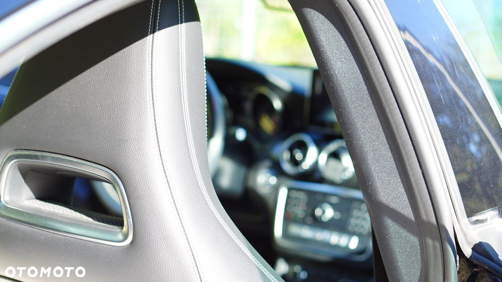 Mercedes-Benz CLA 180 7G-DCT - 3