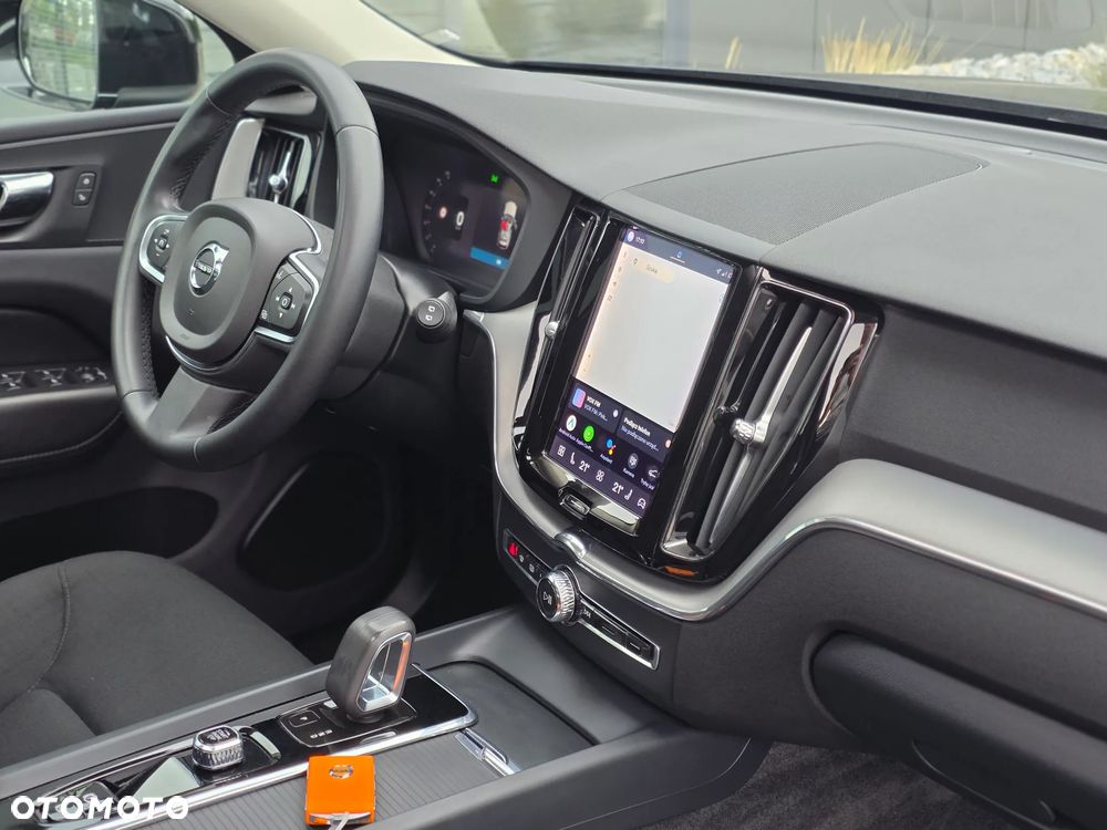 Volvo XC 60 B4 B Momentum Pro - 16