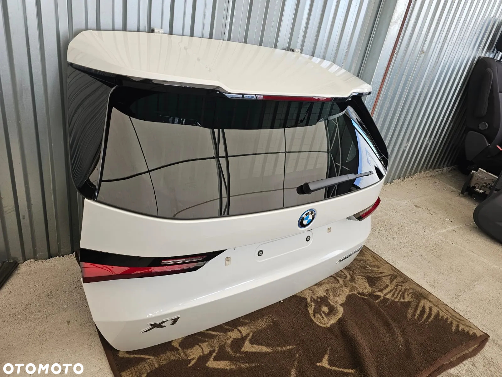 TYŁ KOMPLETNY LAMPY KLAPA ZDERZAK BMW X1 U11 A96 MINERALWEISS BIAŁĄ PERŁA - 7