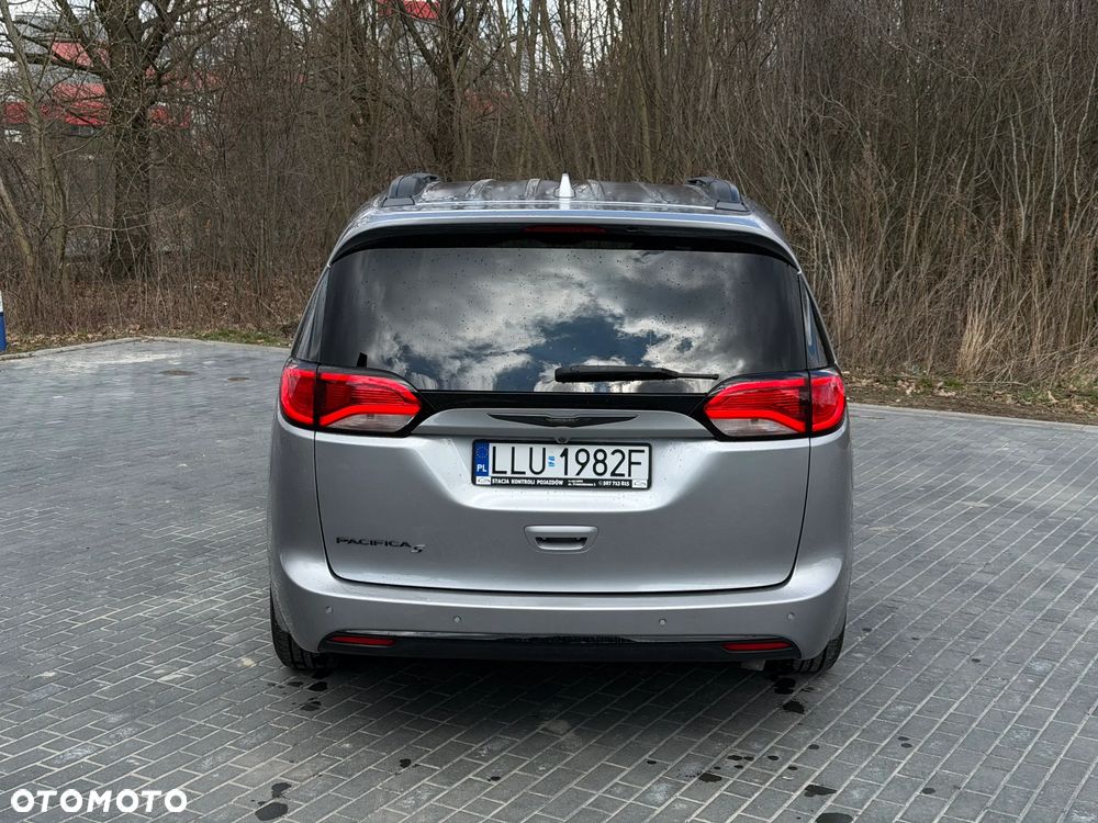 Chrysler Pacifica - 6