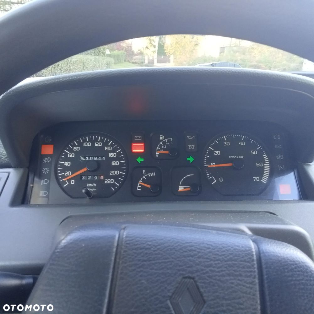 Renault Clio - 22