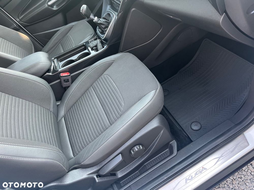 Ford Kuga 2.0 TDCi 4x4 Titanium - 27