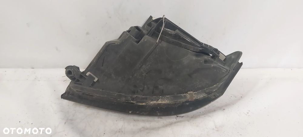 .  PRZOD PRZEDNIA LAMPA PRAWA AUDI A2 - 5