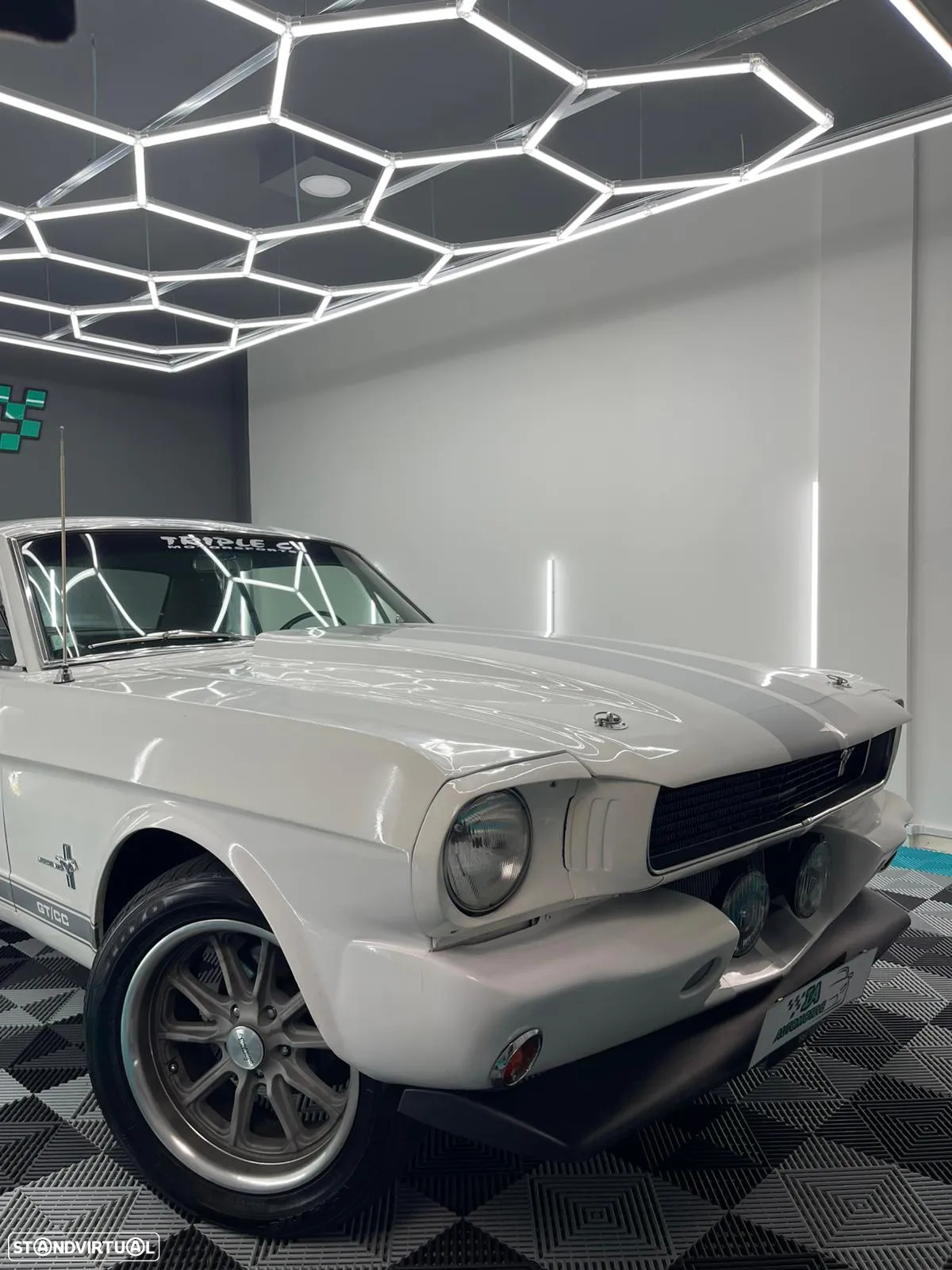 Ford Mustang - 6