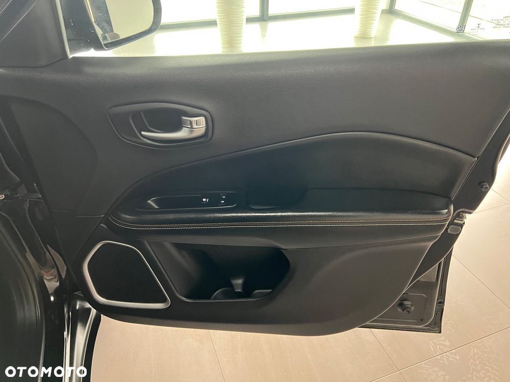 Jeep Compass 1.6 MultiJet Longitude - 32