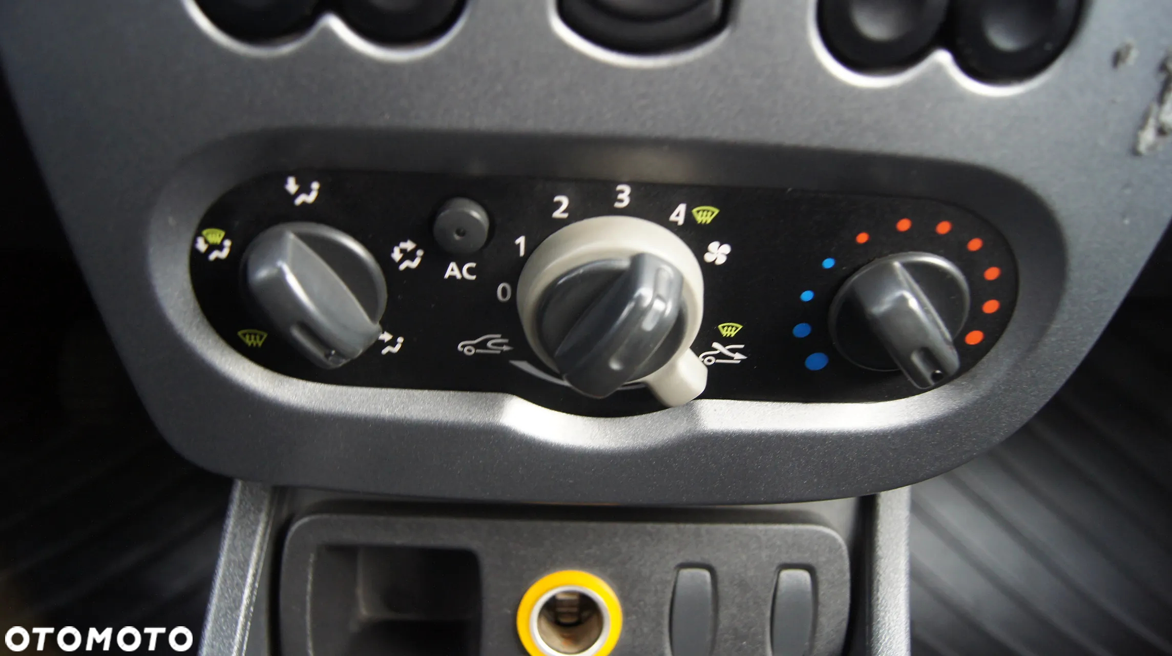 Dacia Duster 1.6 Ambiance - 11