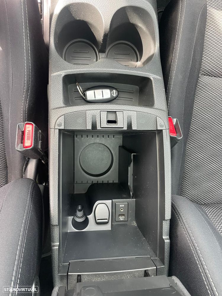 Nissan Qashqai 1.5 dCi N-Connecta 18 - 23