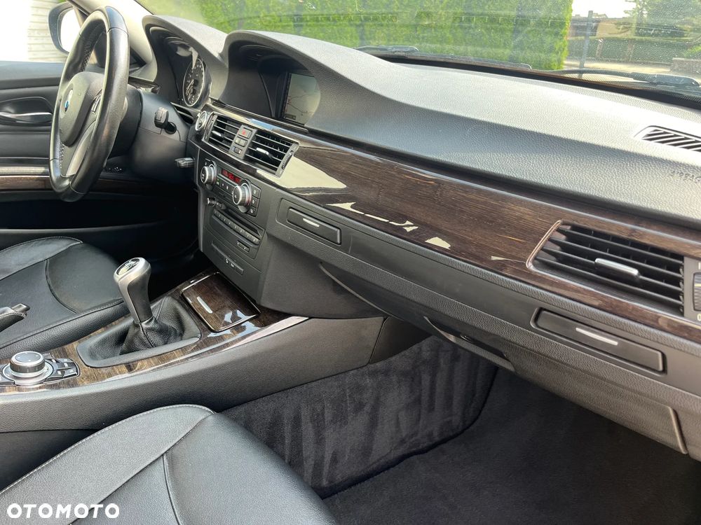 BMW Seria 3 320d xDrive DPF Touring Edition Fleet Exclusive - 23